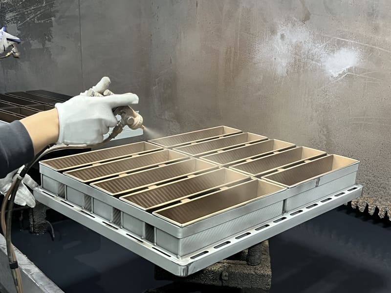 custom bread pan 800x600