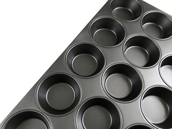 Thermal Performance of Non-Stick Pans An infrared thermal image showing the heat distribution on a baking pan